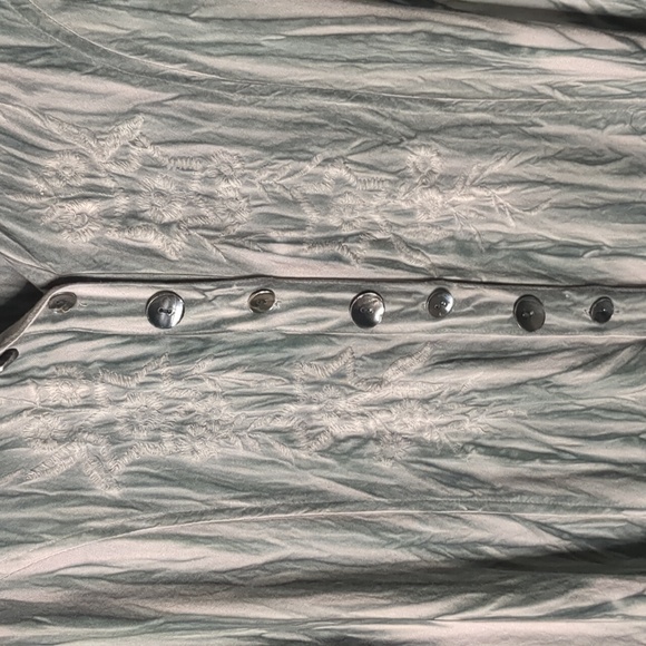 100 rayon embroidered double dyed 3/4 length sleeve mother of pearl button tunic - Picture 10 of 15